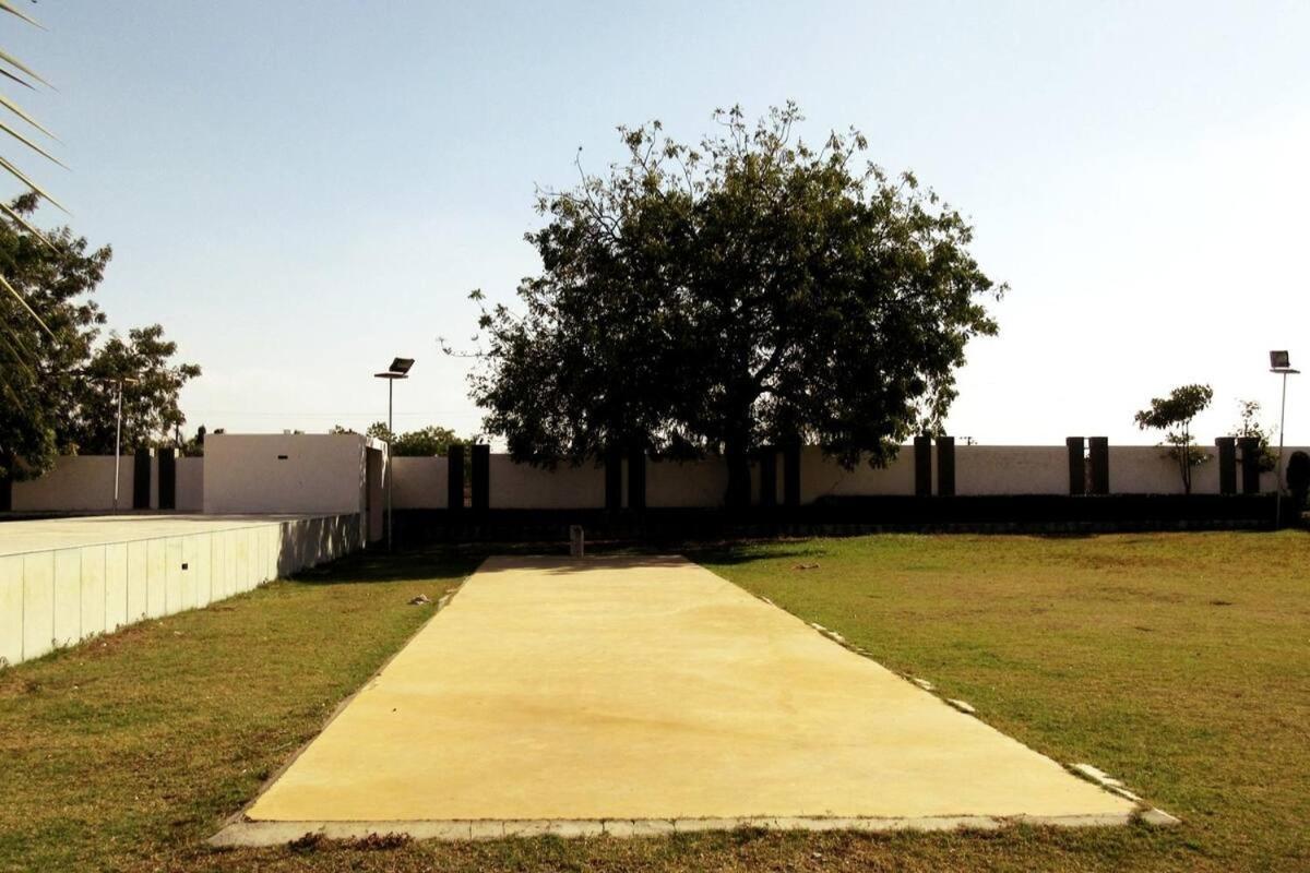7 Seasons Palm Suite With Sky Orbit, Balcony, Swimming Pool, Wifi, Playground Rajkot Exterior foto